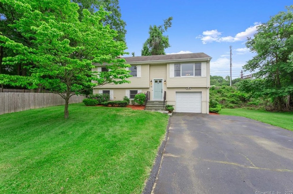 25 Arnold Ln, Norwalk, CT 06853
