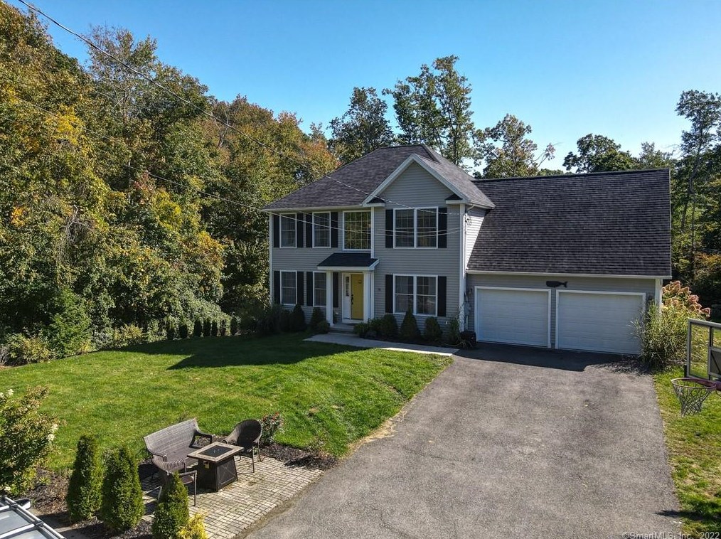 16 Cutter Dr, Mystic, CT 06355