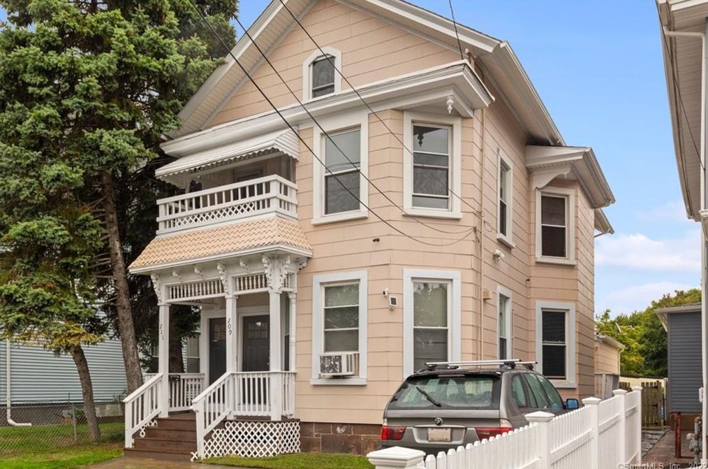 209 Blatchley Ave, New-Haven, CT 06513 exterior