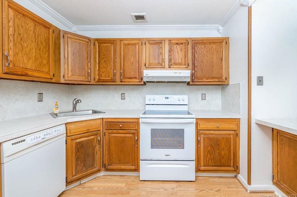 607 Twin Circle Dr Unit 607, Wapping, CT