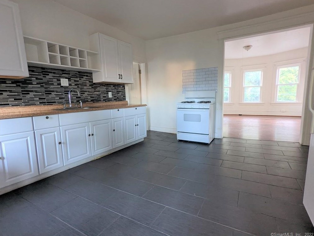 70 Center St #8, Huntington, CT 06484