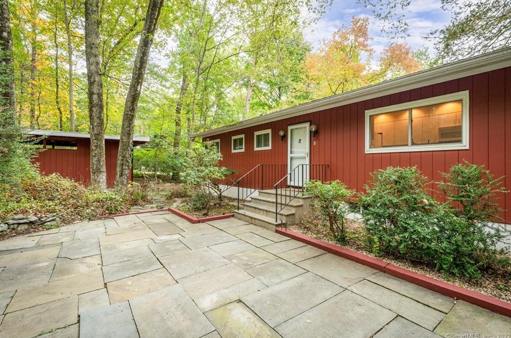 86 Four Brooks Rd, Stamford, CT 06903 exterior