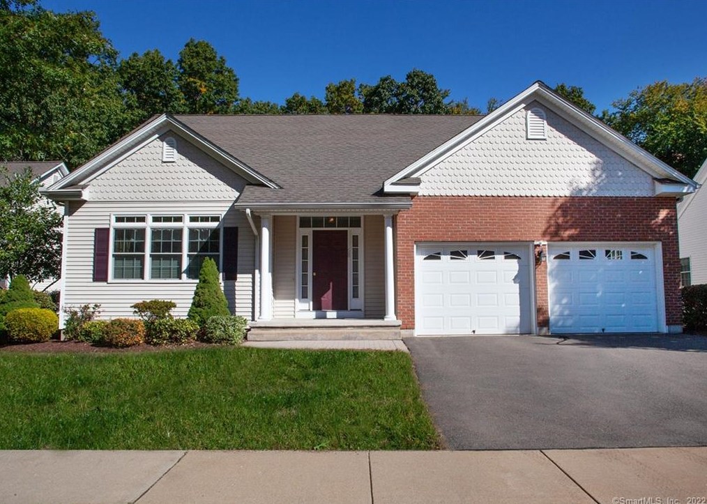 68 Lavender Ln, Wapping, CT 06074