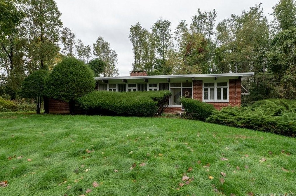 16 Totoket Rd, North Branford, CT 06471