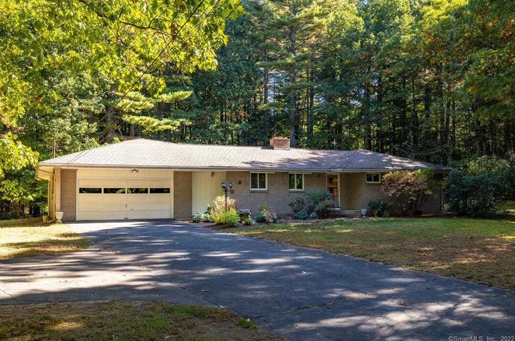6 George St, Simsbury, CT 06070-2903