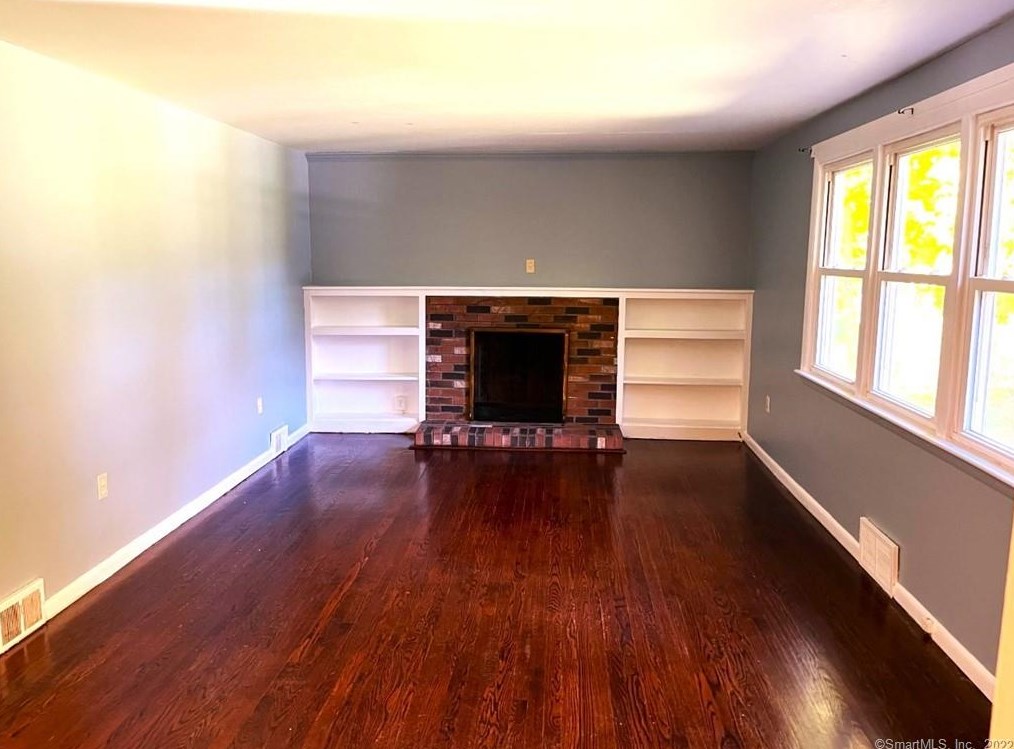402 Peck Ln, Orange, CT 06477