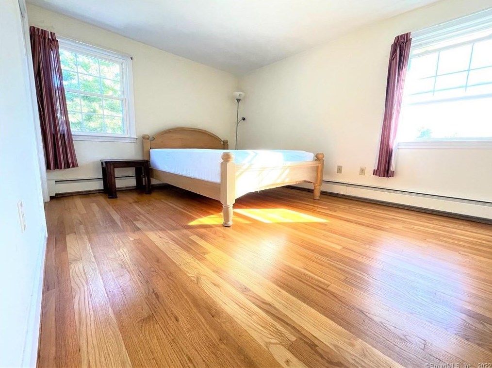 9 Gin Still Ln, Hartford CT  06107-2649 exterior