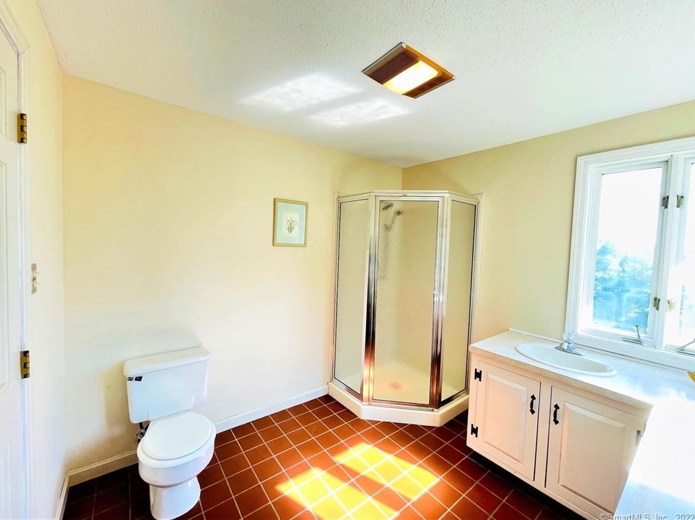 9 Gin Still Ln, Hartford CT  06107-2649 exterior