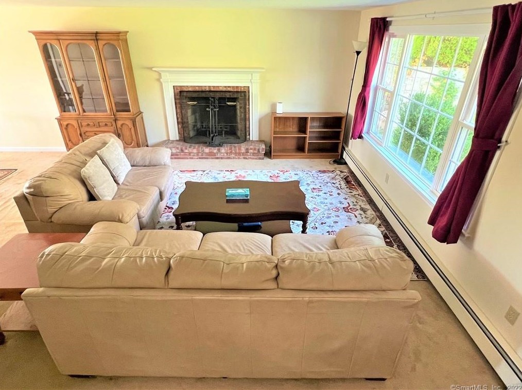 9 Gin Still Ln, Hartford CT  06107-2649 exterior