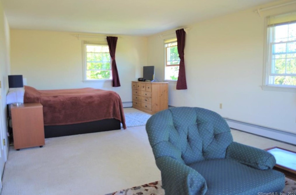 9 Gin Still Ln, Hartford CT  06107-2649 exterior