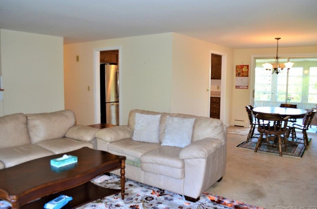 9 Gin Still Ln, Hartford CT  06107-2649 exterior