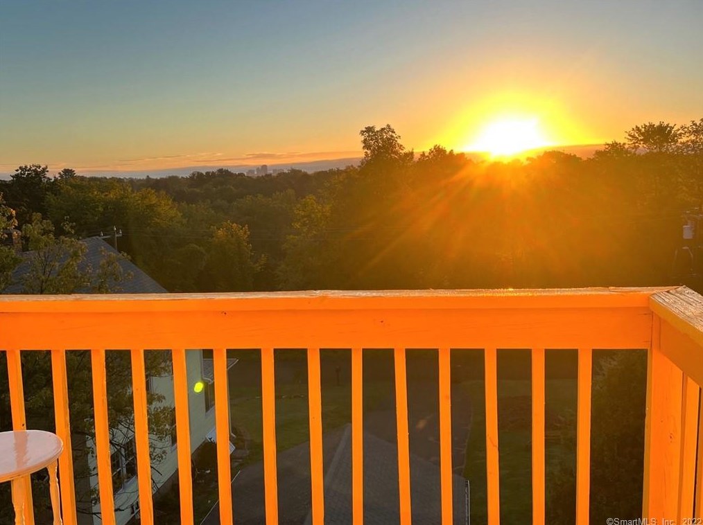 9 Gin Still Ln, Hartford CT  06107-2649 exterior