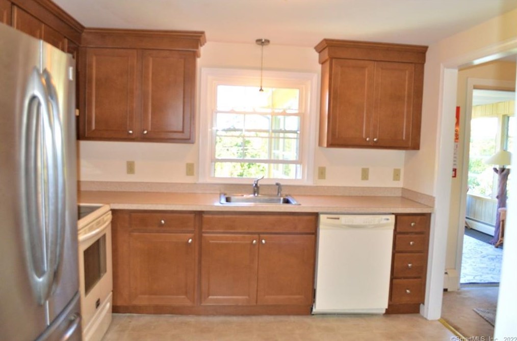 9 Gin Still Ln, Hartford CT  06107-2649 exterior