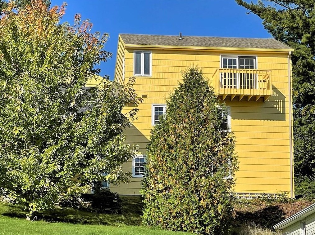 9 Gin Still Ln, Hartford CT  06107-2649 exterior