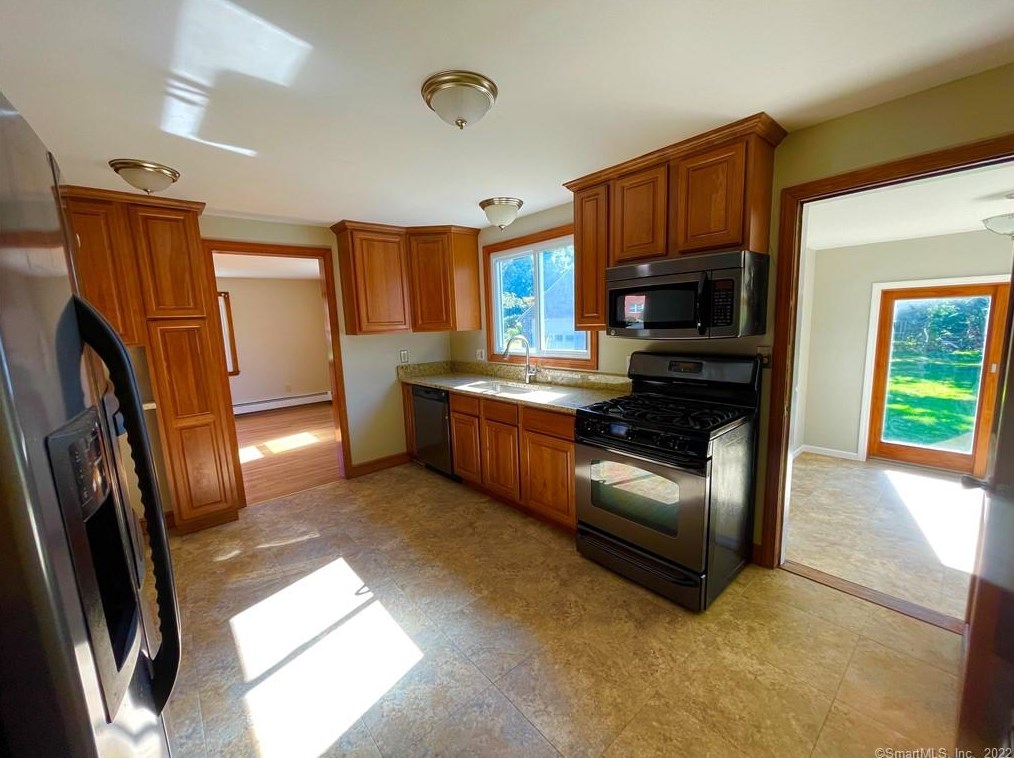 341 Center Rd, Vernon CT  06066-4145 exterior