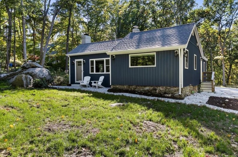 32 Twin Bridge Rd, Guilford CT  06437-1716 exterior