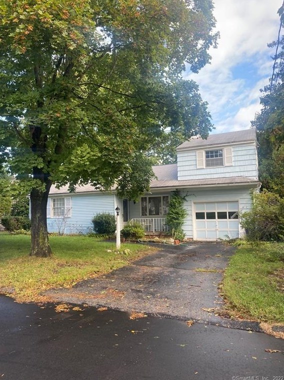 18 Richards Grove Rd, Quaker Hill, CT 06375