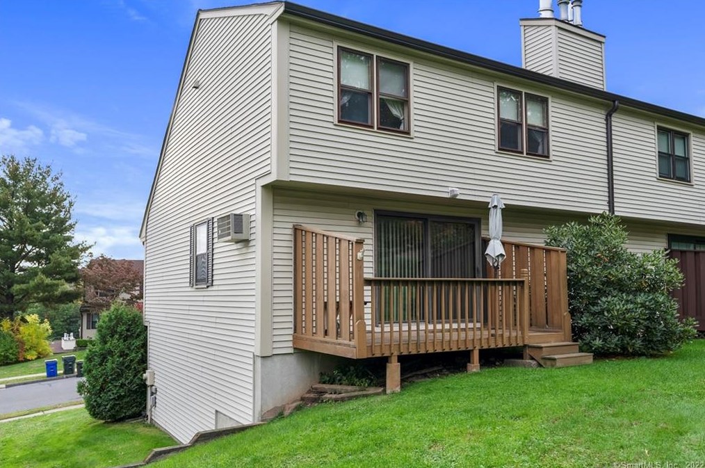 26 Tinsmith Xing, Hartford, CT 06109 exterior