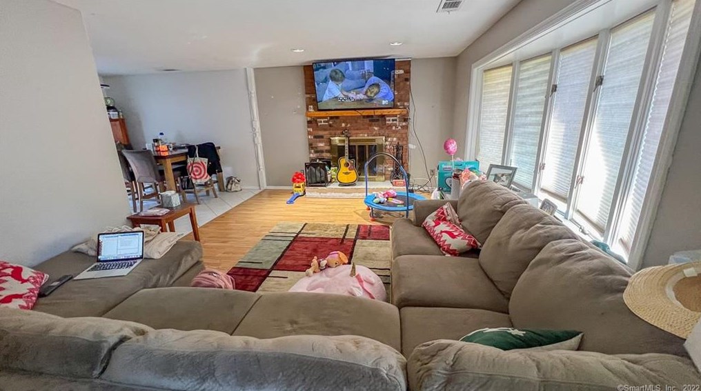 71 Lepage Dr, Southington, CT 06489