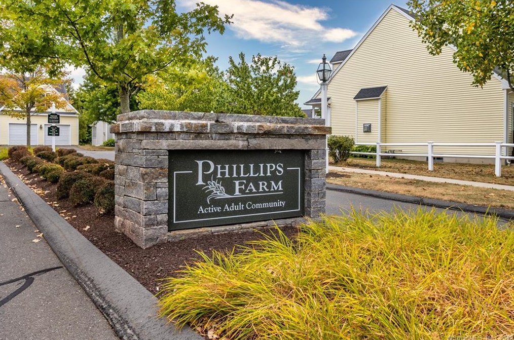 55 Phillips Farm Rd, Hartford CT  06118-1244 exterior