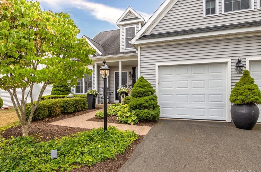 55 Phillips Farm Rd, Hartford, CT 06118-1244