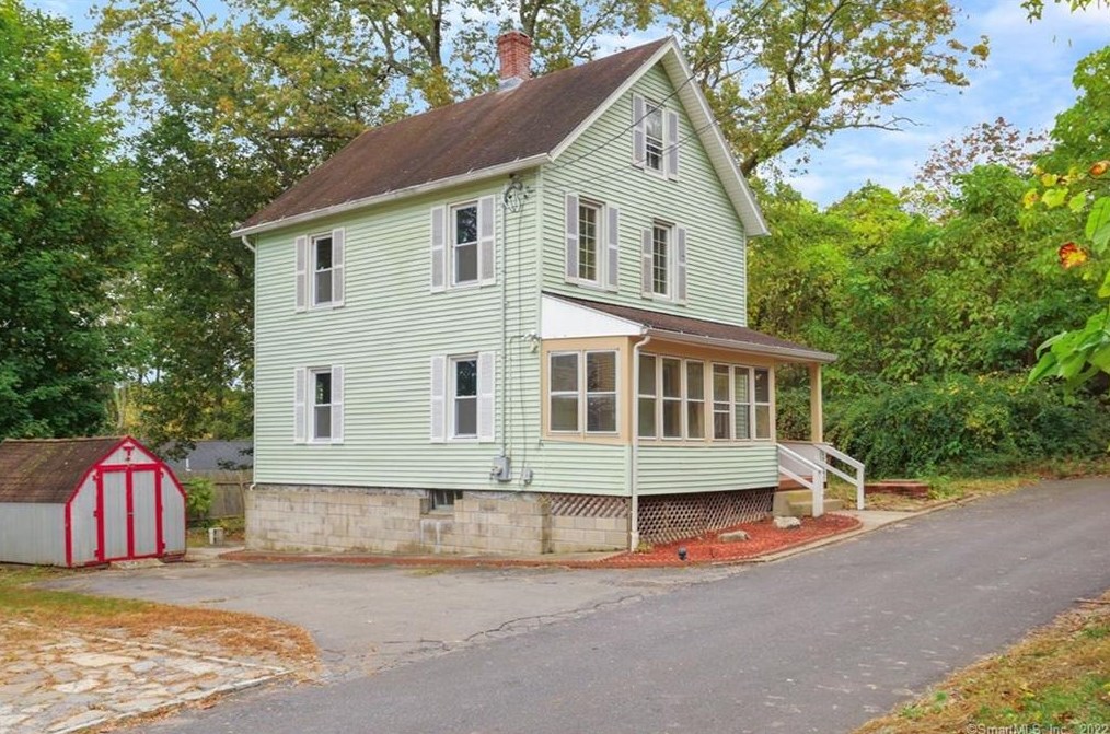 20 Blacks Hill Rd, Huntington, CT 06484