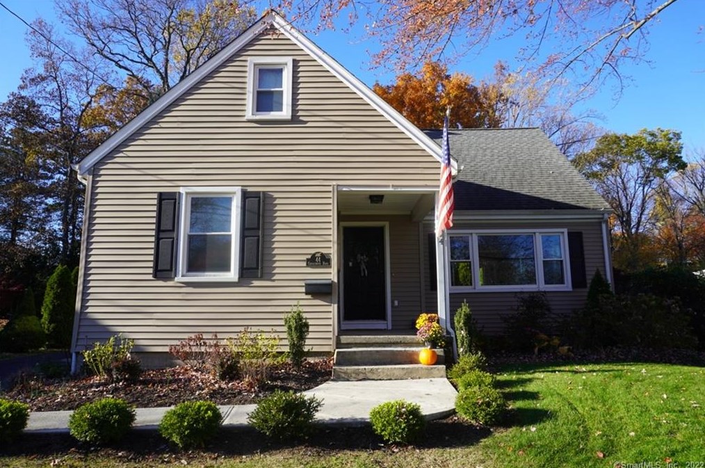 44 Candlewood Rd, Fairfield, CT 06825-3661