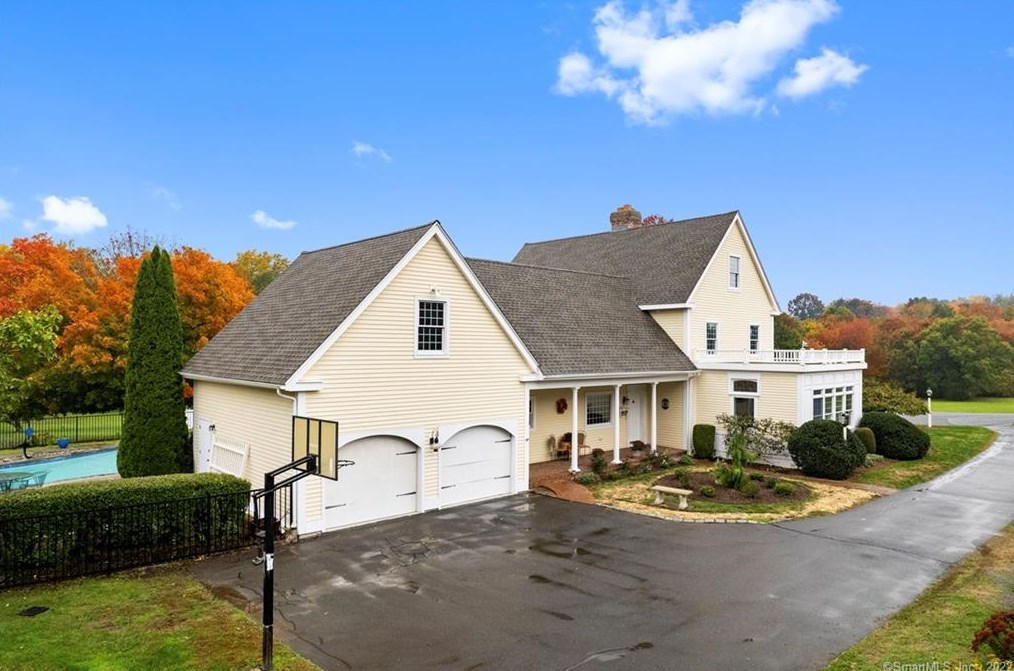 11 Greenview, Middlefield, CT 06455
