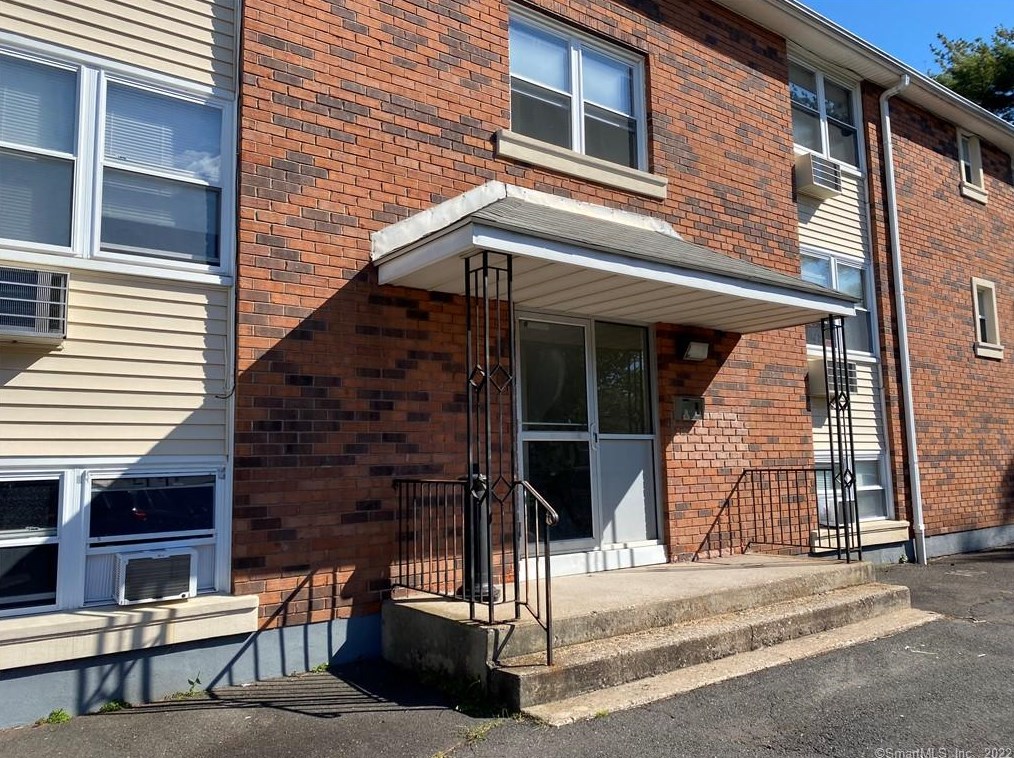 123 Green St #202, New Britain, CT 06051