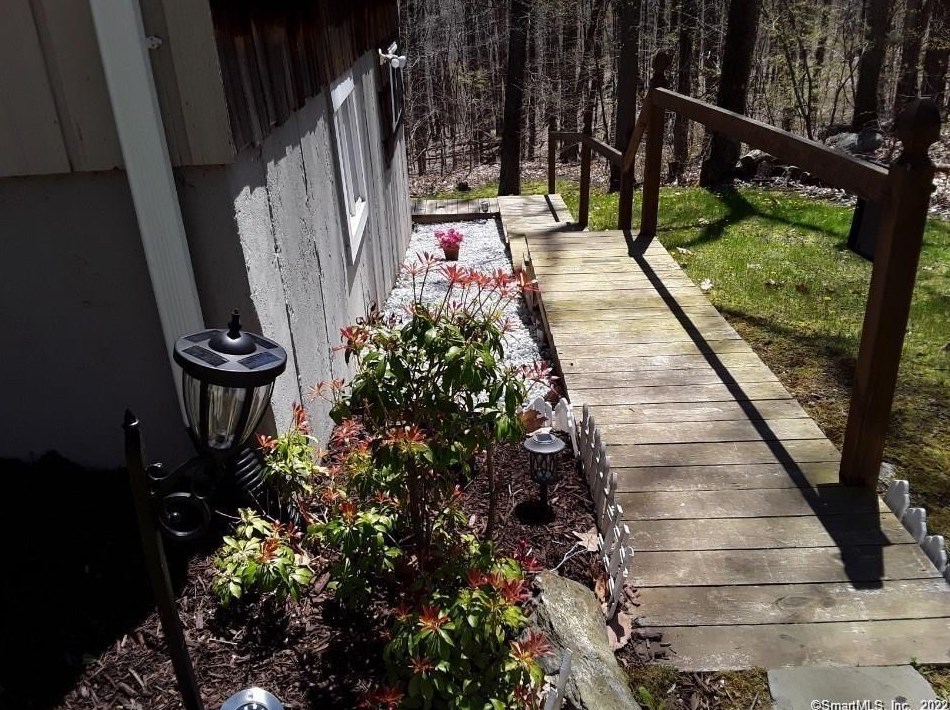 15 Indian Hill Ln, Sandy Hook, CT 06482