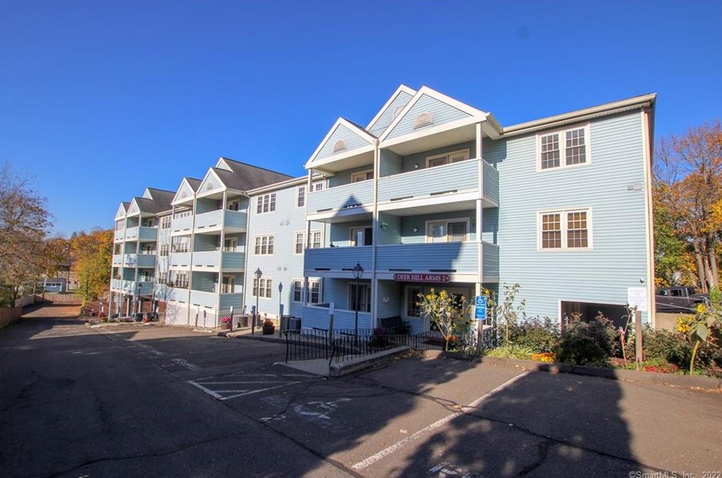 136 Deer Hill Ave #104, Danbury, CT 06810