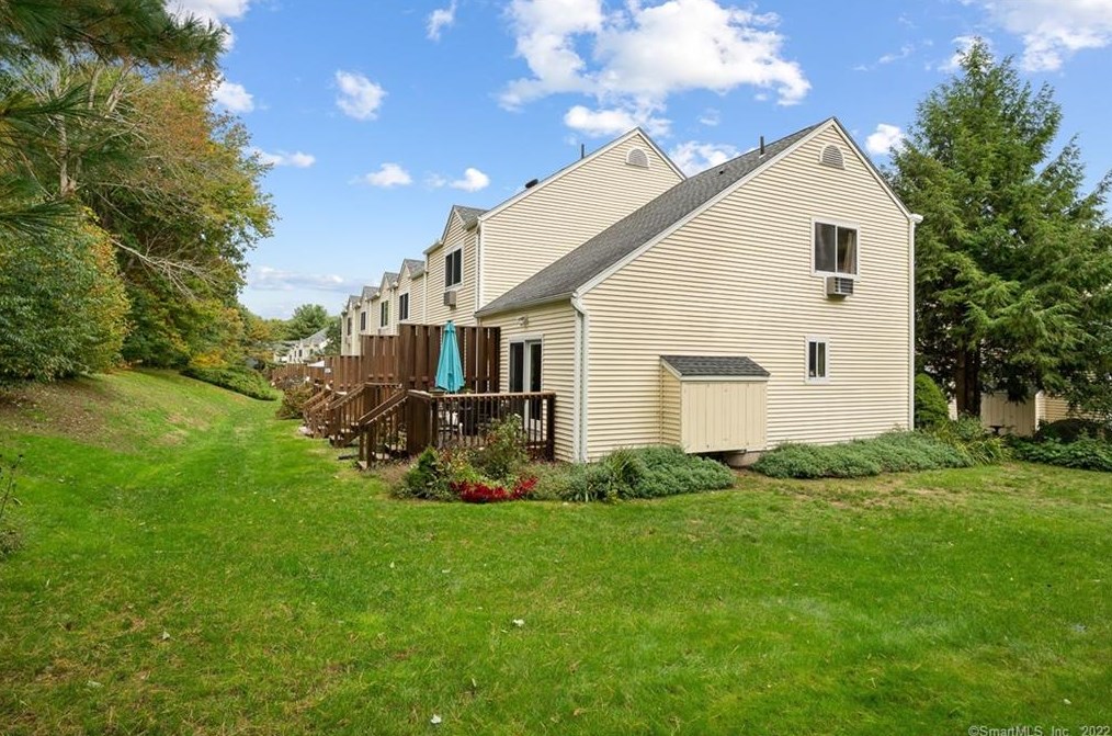 54 Stoneheights Dr #54, Waterford, CT 06385