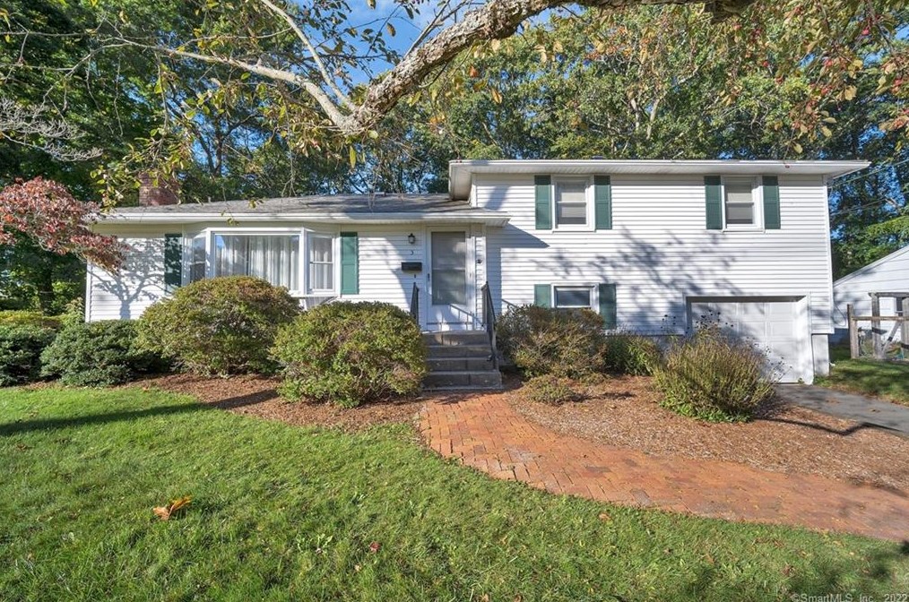 3 Schooner Dr, Mystic, CT 06355-1913