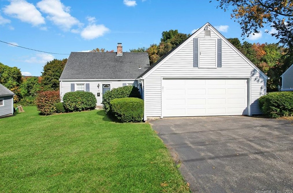 33 East St, Watertown, CT 06795-2030