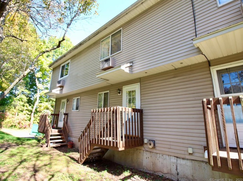 654 Liberty St, Meriden CT  06450-4549 exterior