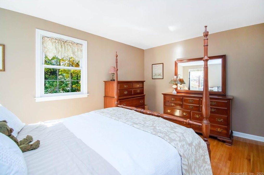 93 Burbank Rd, Ellington CT 06029-2805 exterior