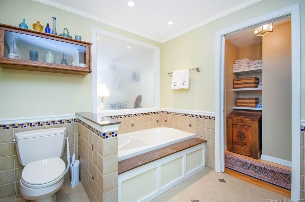 93 Burbank Rd, Ellington CT 06029-2805 exterior