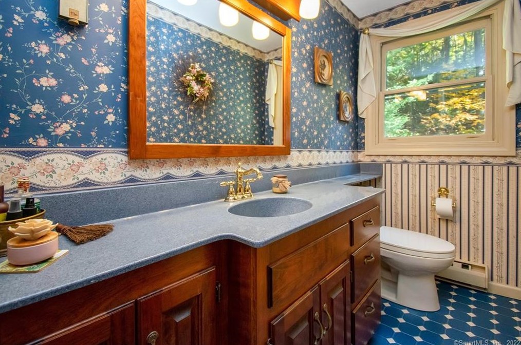 93 Burbank Rd, Ellington CT 06029-2805 exterior