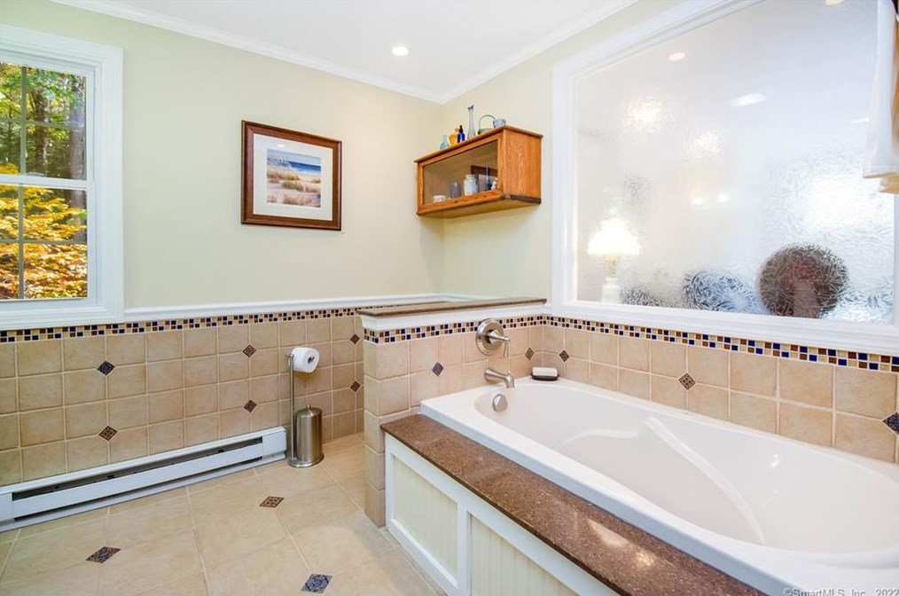 93 Burbank Rd, Ellington CT 06029-2805 exterior