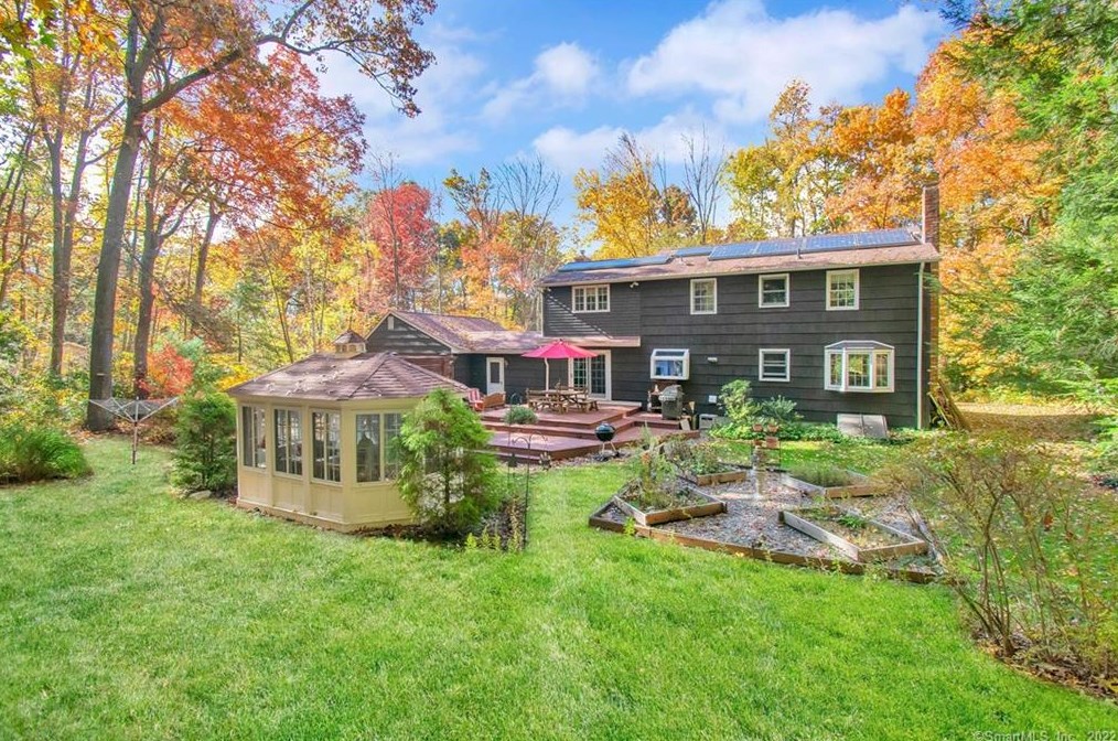 93 Burbank Rd, Ellington CT 06029-2805 exterior