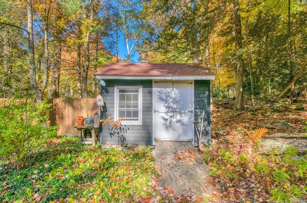 93 Burbank Rd, Ellington CT 06029-2805 exterior