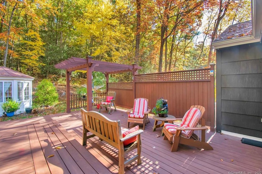 93 Burbank Rd, Ellington CT 06029-2805 exterior