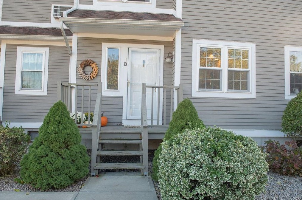 53 Brushy Plain Rd, Branford CT  06405-6037 exterior