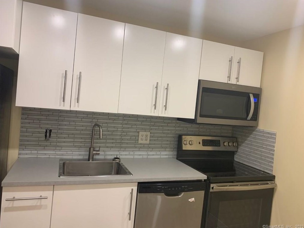 95 Sharon Ln Unit 95, Hartford, CT