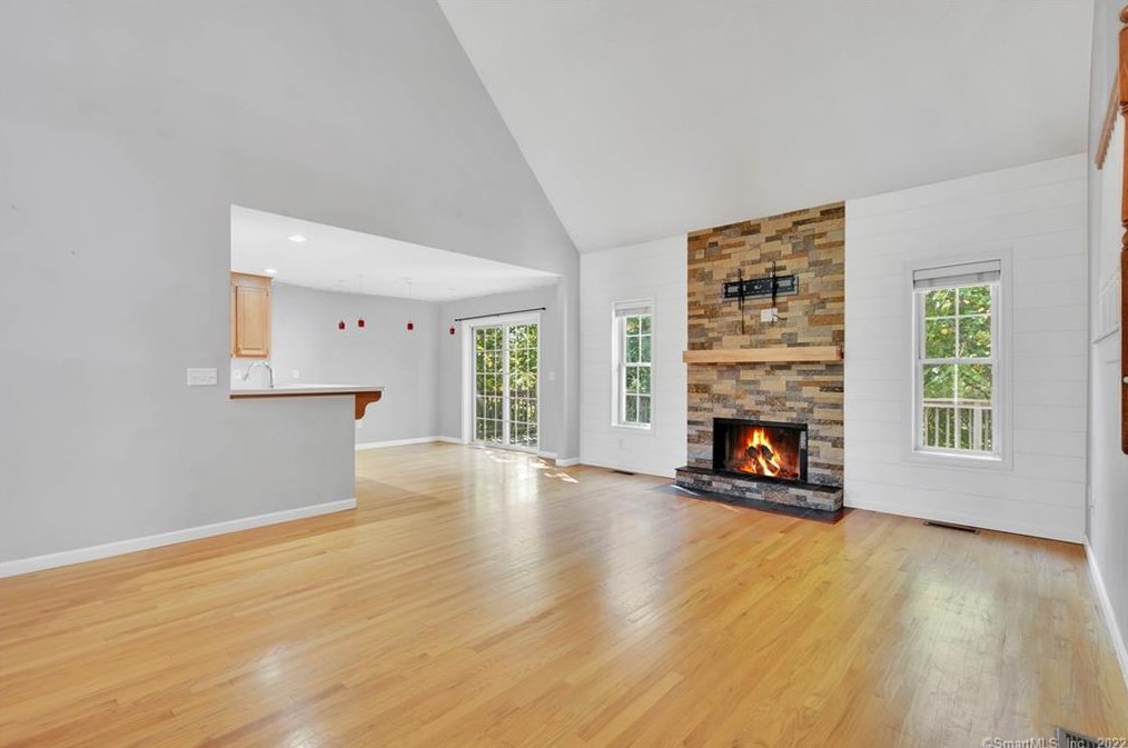 107 Cariati Blvd, Meriden CT 06451-3697 exterior