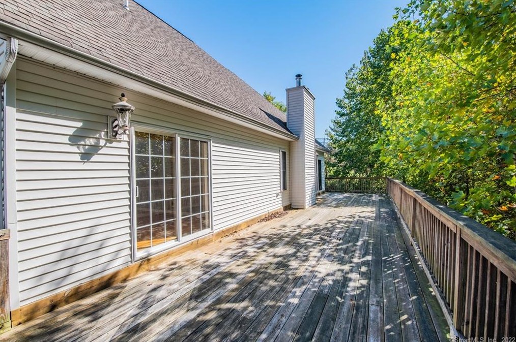 107 Cariati Blvd, Meriden CT 06451-3697 exterior