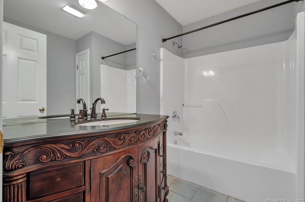 107 Cariati Blvd, Meriden CT 06451-3697 exterior