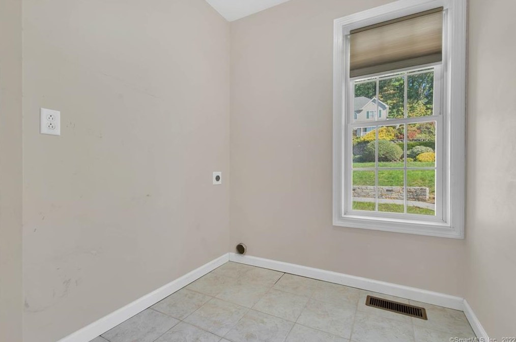 107 Cariati Blvd, Meriden CT 06451-3697 exterior