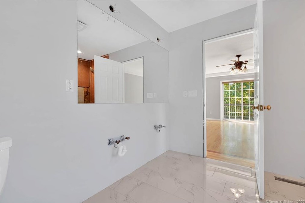 107 Cariati Blvd, Meriden CT 06451-3697 exterior