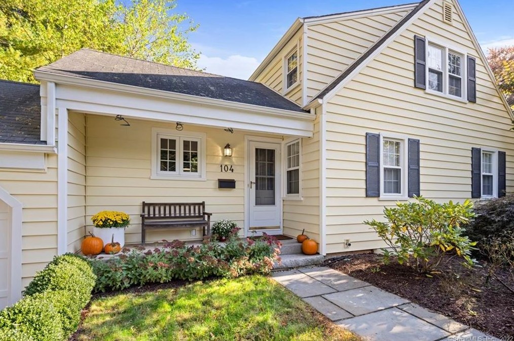 104 Richmond Ln, Hartford, CT 06117-1606